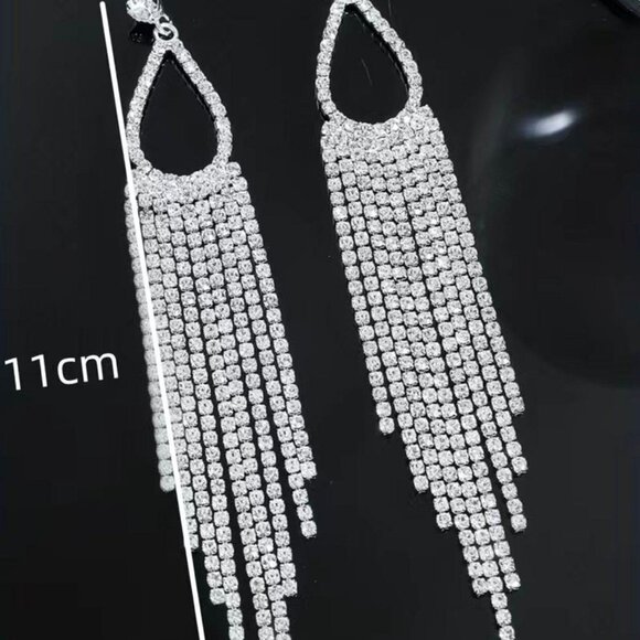 Classy Pair of Waterdrop Tassle Earrings - Picture 1 of 16